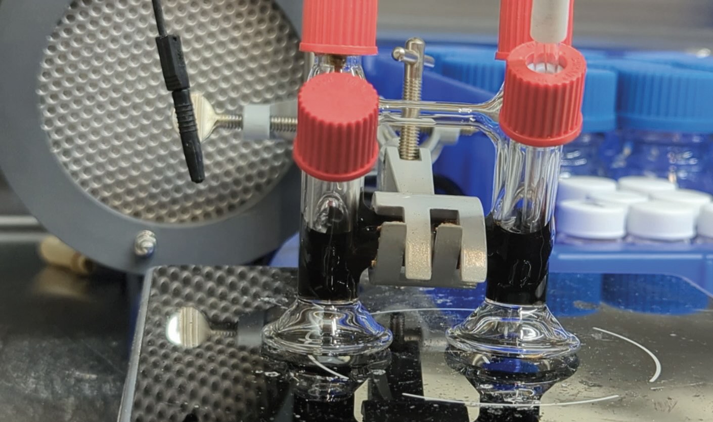 The performance of CPO in charge and discharge experiments was evaluated using a static H cell.